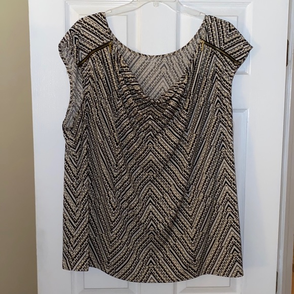 Lane Bryant Plus Size 26/28 Pattern Shell Top - Picture 1 of 4